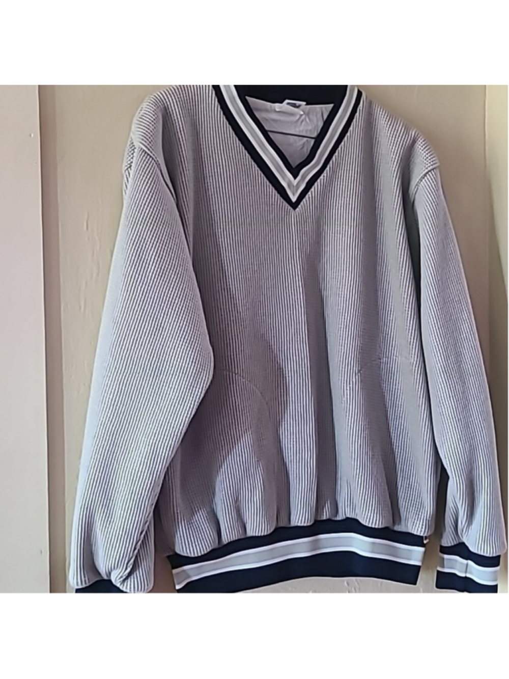 Russell Athletic men's vee neck thermal lined pullover size Med. (#2467E)